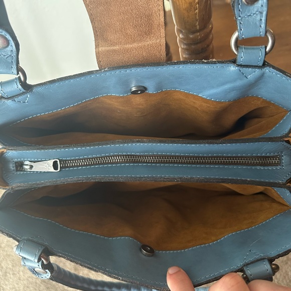 Elegant Blue Embossed Handbag - Picture 3 of 9